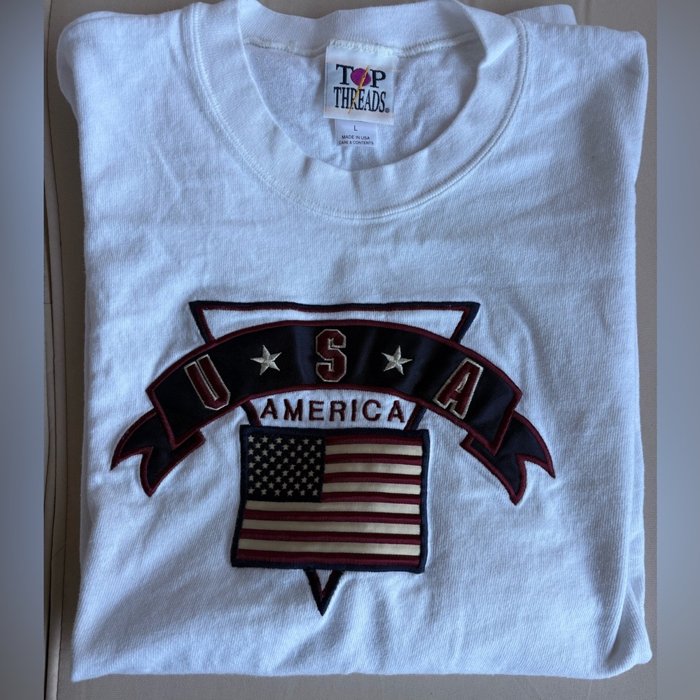 Vintage 90’s Top Thread American Flag And Ribbon  Embroidered Short Sleeve.